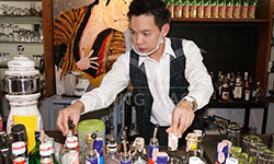 หน้ากากกันน้ำลายสำหรับ Bartender